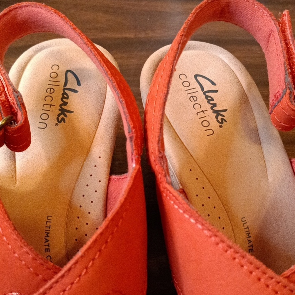 CLARKS Cushion Soft Annadel Eirwyn Coral Nubuck Wedge Sandals Womens Size 8 - Picture 8 of 8
